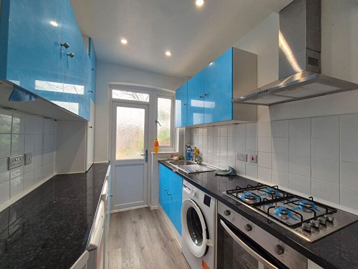 3 Bedroom Semi-Detached House To Rent In Courtland Avenue, London, SW16