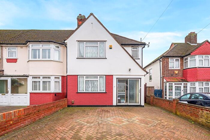 3 Bedroom End Of Terrace House For Sale In Brockman Rise, Bromley, BR1