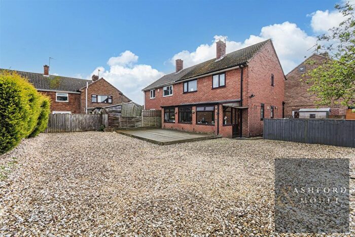 3 Bedroom Semi-Detached House For Sale In Richmond Avenue, Calverton, Nottingham, NG14