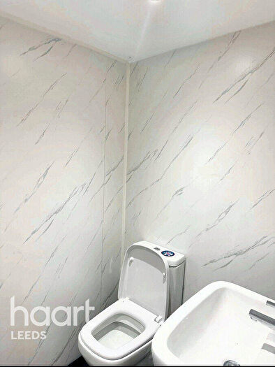 6 Bedroom Terraced House For Sale In Langdale Terrace, Leeds, LS6