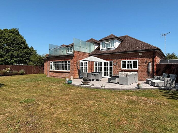 4 Bedroom Detached House For Sale In Vinnetrow Road, Runcton, PO20