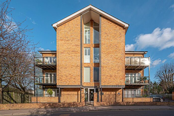 2 Bedroom Apartment To Rent In Gladbeck Heights, EN2