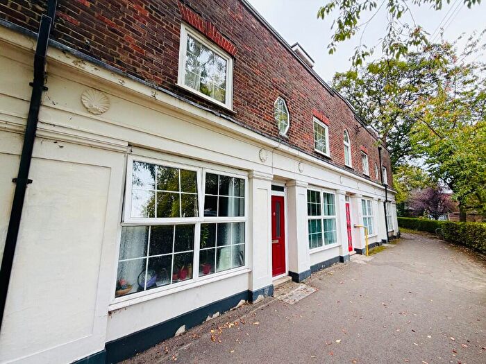 2 Bedroom Ground Maisonette To Rent In Wide Lane, Southampton, Hampshire, SO18