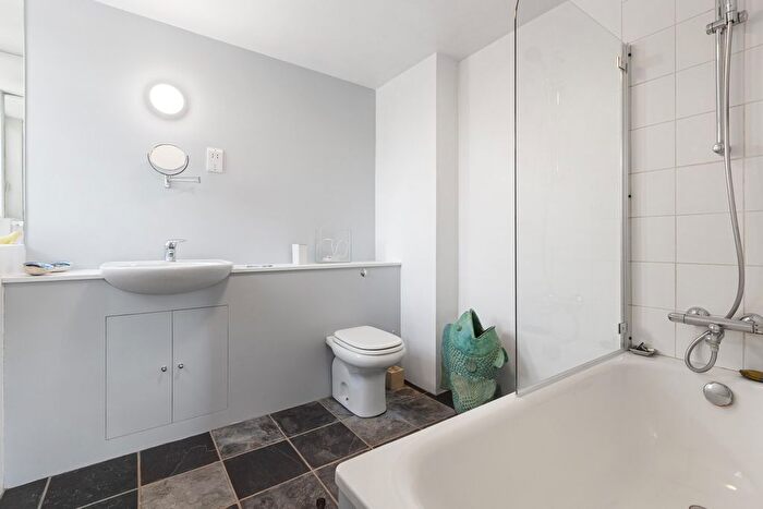 1 Bedroom Flat For Sale In Angel Walk, Hammersmith, London, W6