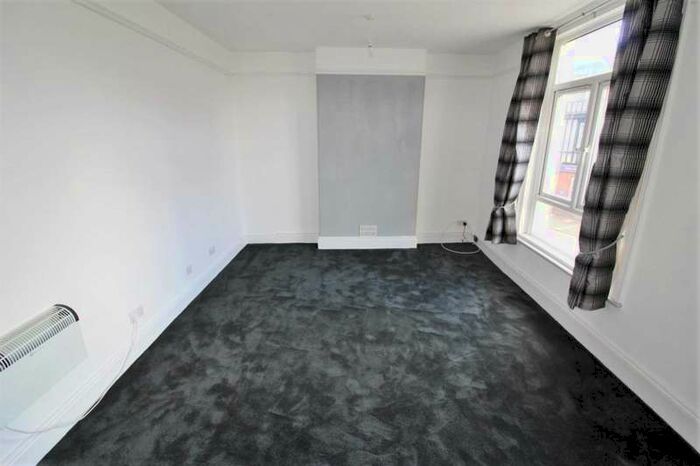 2 Bedroom Flat To Rent In The Parade, EX8