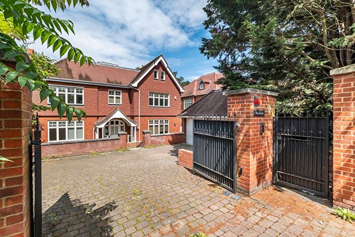 6 Bedroom Detached House To Rent In Kingston Vale, London, SW15