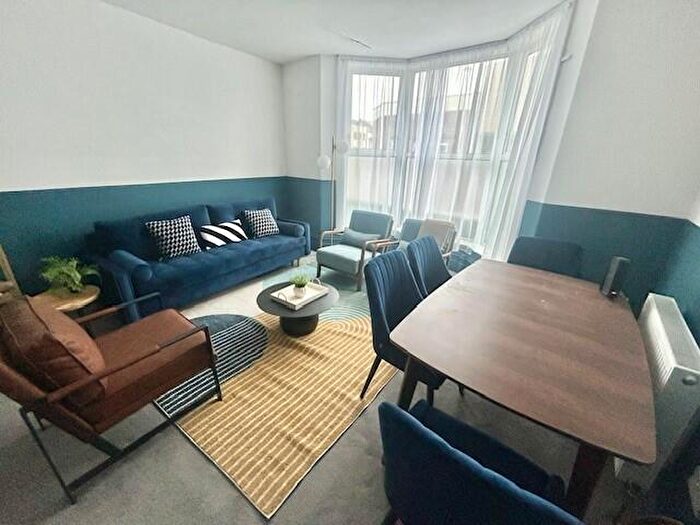 3 Bedroom Flat To Rent In Abingdon Street, Blackpool, FY1