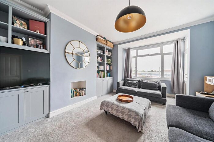 3 Bedroom Apartment For Sale In Dagmar Road, London, N22