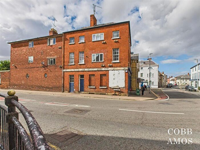 2 Bedroom Flat For Sale In Broad Street, Leominster, HR6