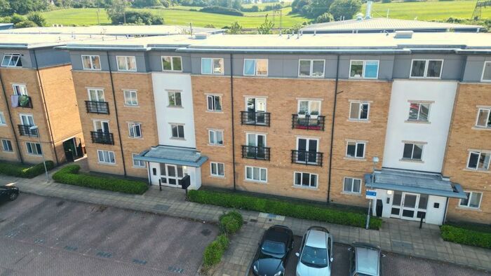 2 Bedroom Flat To Rent In Ovaltine Drive, Kings Langley, Hertfordshire, WD4