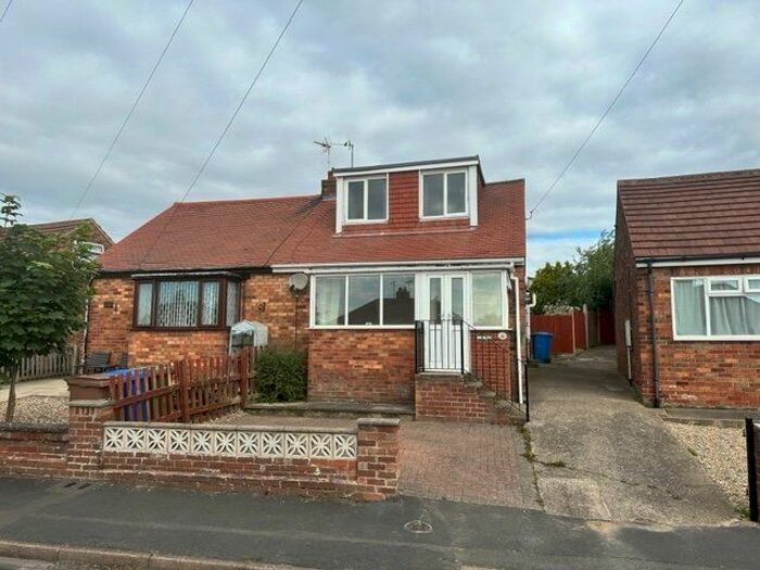 2 Bedroom Bungalow For Sale In Bempton Oval, Bridlington, East Riding Of Yorkshi, YO16