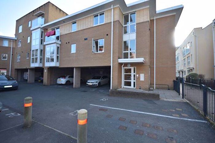 2 Bedroom Flat To Rent In St Davids Hill, St Davids, Exeter, EX4