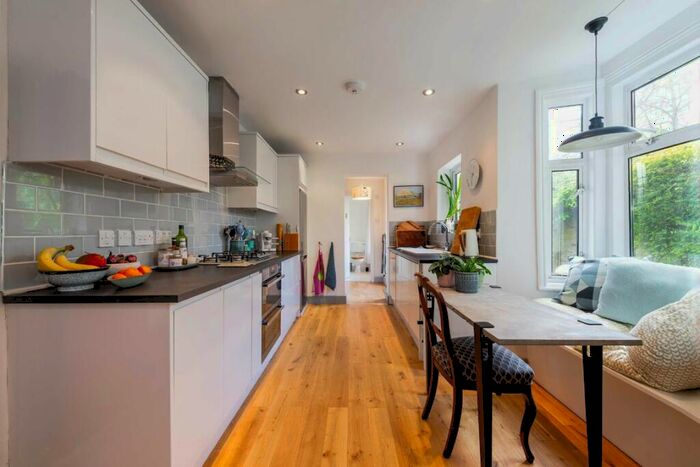 1 Bedroom Flat For Sale In Harringay Road, London, N15