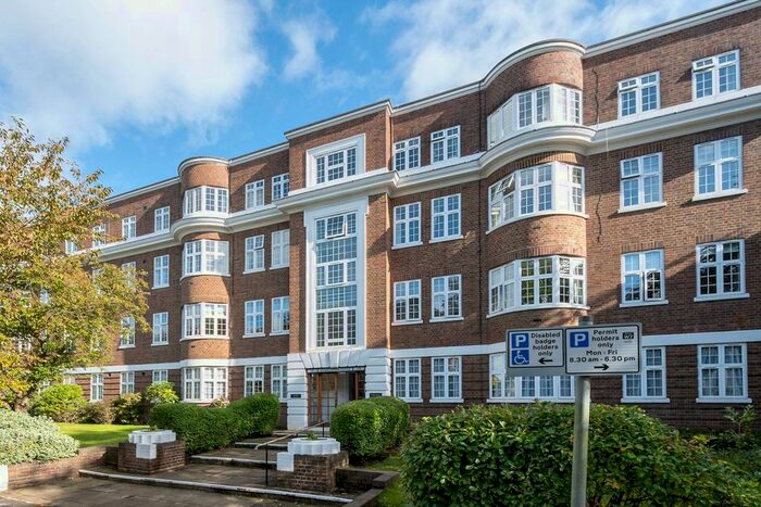2 Bedroom Flat To Rent In The Downs, Wimbledon Village, London, SW20