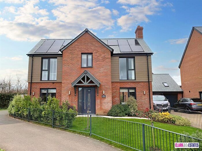 4 Bedroom Detached House For Sale In Bewick Avenue, Topsham, EX3
