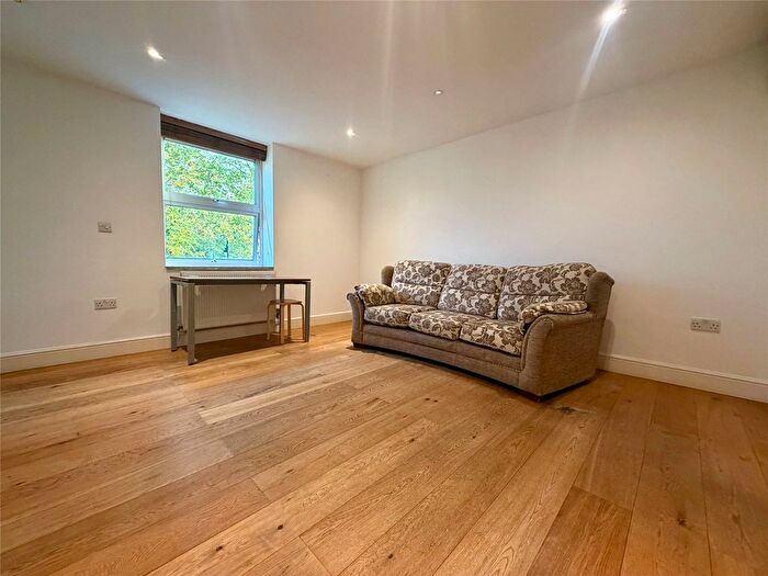 2 Bedroom Flat To Rent In High Street, London, N8
