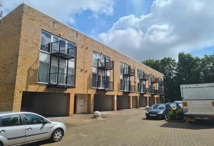 1 Bedroom Apartment To Rent In Apartment, Monmouth Court, Gravesend, Kent, DA12