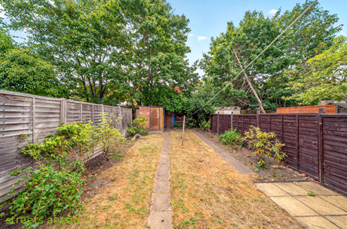 3 Bedroom Terraced House For Sale In Lyndhurst Road, Thornton Heath, CR7