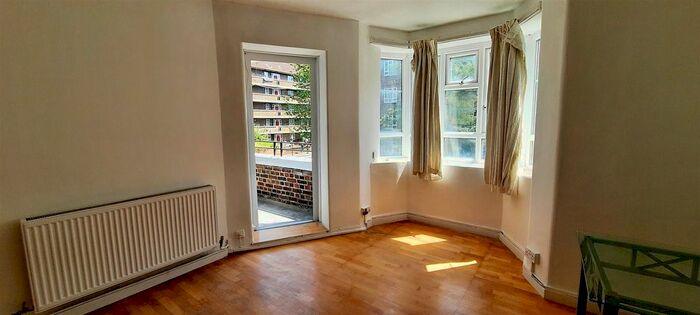 2 Bedroom Flat To Rent In Mackenzie Close, White City Estate, London, W12