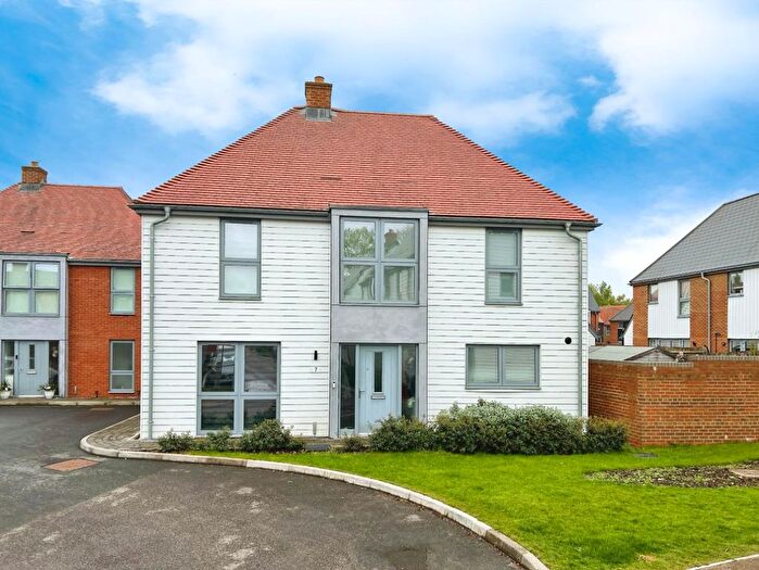 4 Bedroom Detached House For Sale In Conningbrook Lakes, Ashford, Kent, TN24