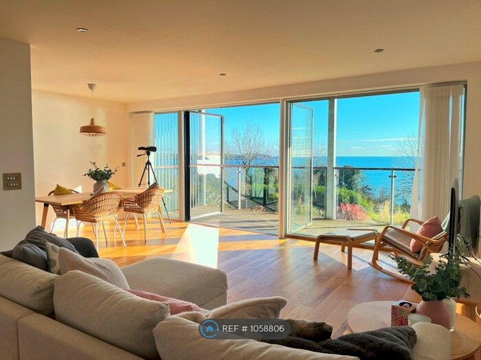 2 Bedroom Flat To Rent In Sea Road, St. Austell PL25