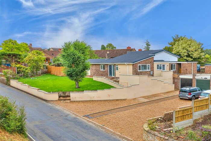 4 Bedroom Detached Bungalow For Sale In Lower Street, Great Addington, Kettering, NN14