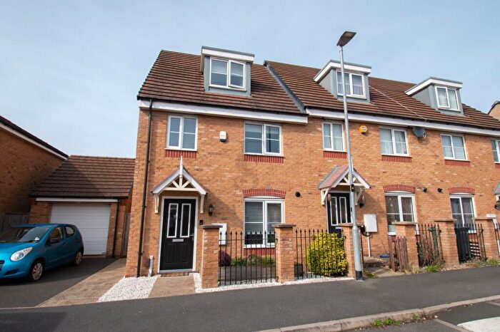 3 Bedroom End Of Terrace House For Sale In Hebden Drive, Hamilton, LE5