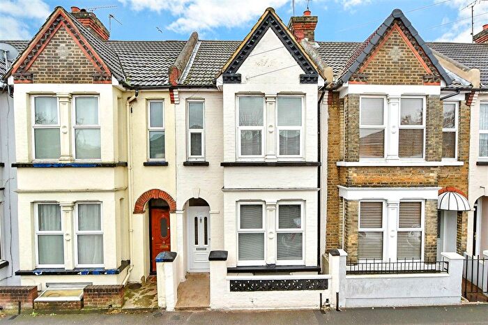3 Bedroom Terraced House For Sale In Windsor Road, Gillingham, Kent, ME7