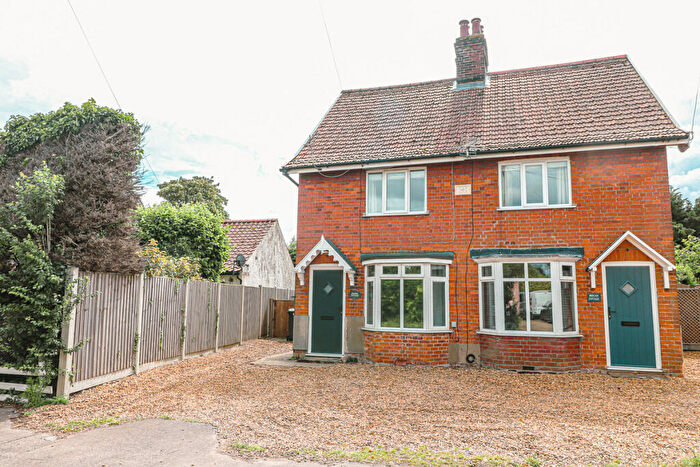2 Bedroom Cottage To Rent In The Street, Norwich, NR14
