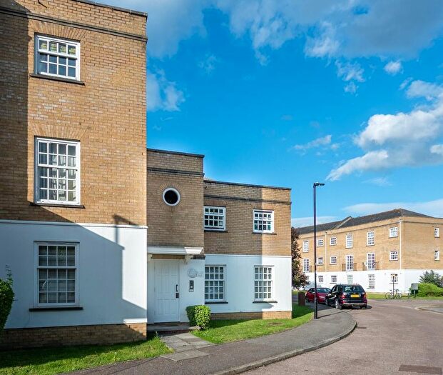 2 Bedroom Flat To Rent In Leigh Hunt Drive, London, N14