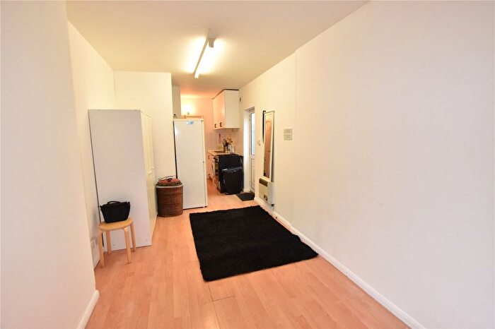 Studio To Rent In Foresters Drive, Wallington, SM6