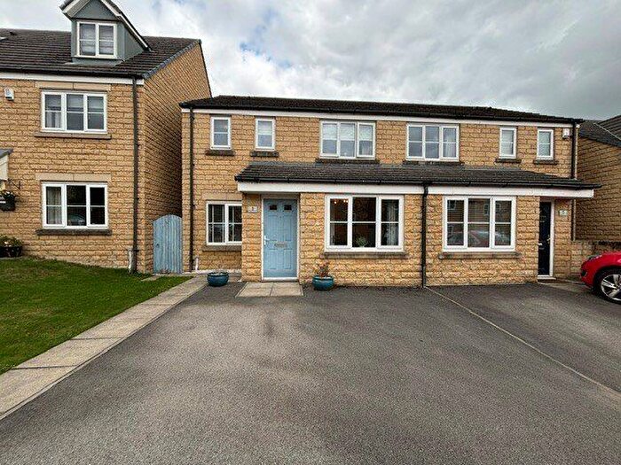 3 Bedroom Detached House To Rent In Rough Heys Way, Lightcliffe, Halifax, West Yorkshire, HX3