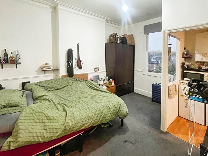 Studio To Rent In Thurlow Park Road, London, SE21