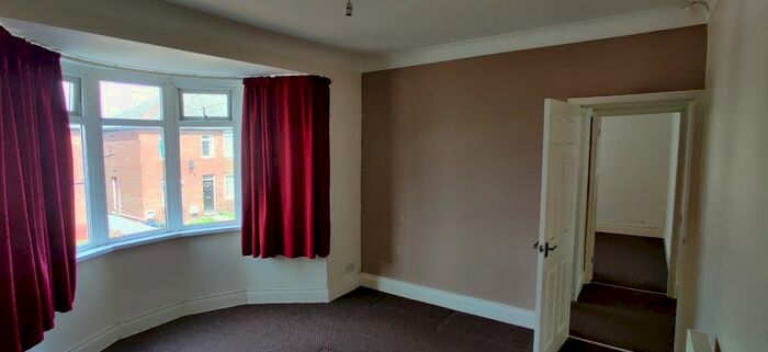 3 Bedroom Flat To Rent In Moorhead, Newcastle Upon Tyne, NE5