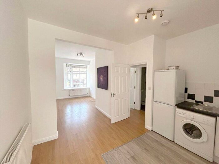 1 Bedroom Apartment To Rent In The Broadway, Mill Hill, NW7