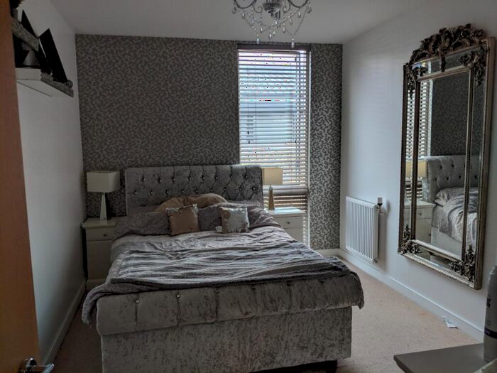 2 Bedroom Flat To Rent In Highams Park, E4