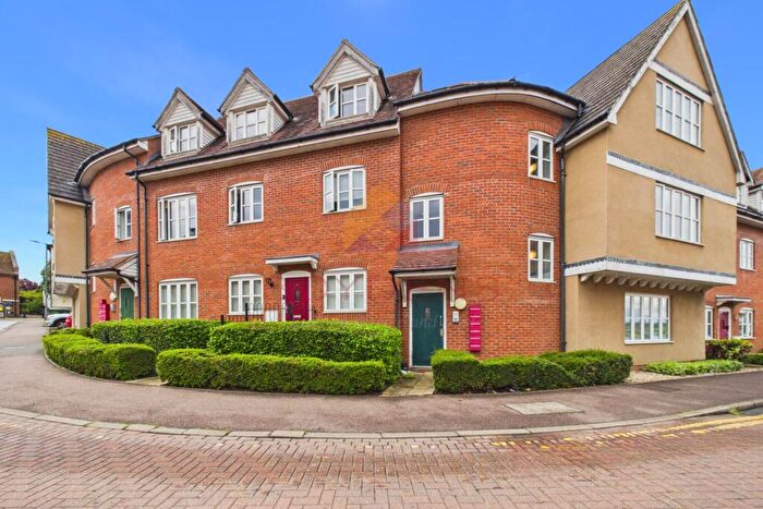 2 Bedroom Apartment To Rent In White Hart Way, Dunmow, CM6