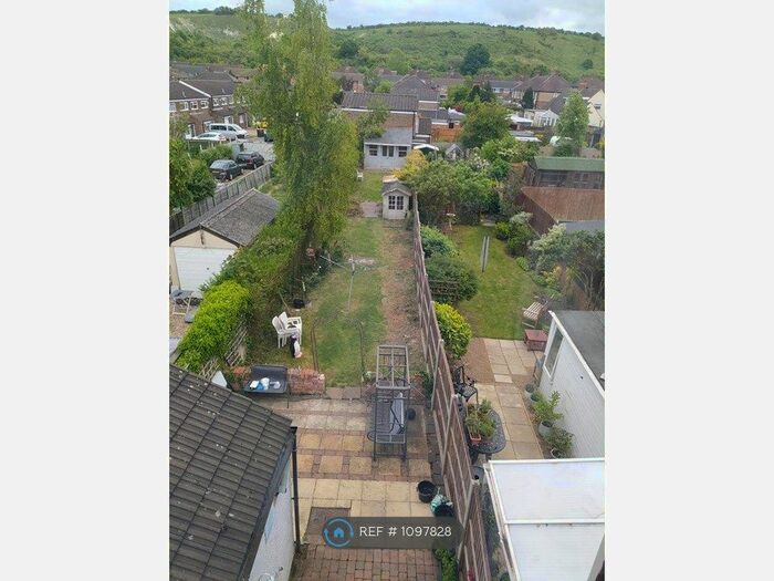 4 Bedroom Terraced House To Rent In Luton Road, Dunstable, LU5