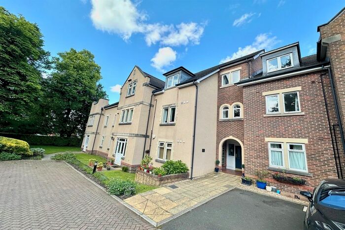 2 Bedroom Flat To Rent In Regency Court, Hale, Altrincham, WA15