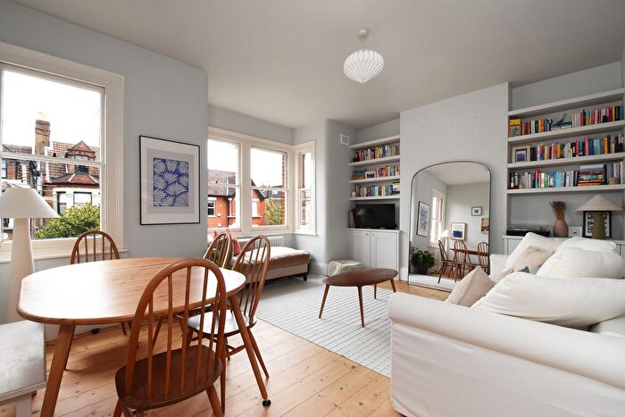 2 Bedroom Flat For Sale In Farren Road, London, SE23