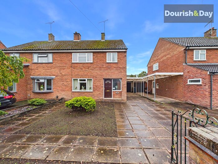 3 Bedroom Semi-Detached House For Sale In Bramall Lane, Stafford, ST16