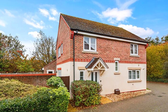 4 Bedroom Detached House For Sale In Starlings Roost, Jennetts Park, RG12