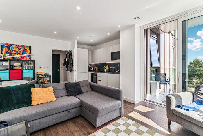 1 Bedroom Flat To Rent In Hartingtons Court, Coster Avenue, N4