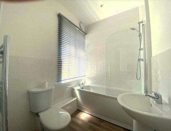 2 Bedroom Maisonette To Rent In Leigh On Sea, SS9