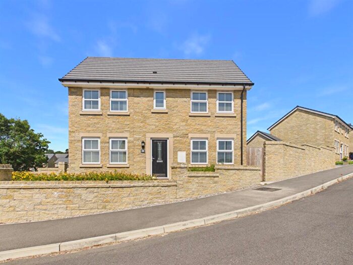 3 Bedroom Semi-Detached House For Sale In Silkstone Crescent, Buxton, SK17