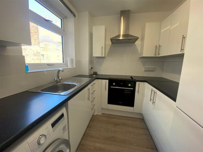 2 Bedroom Flat To Rent In Dorrington Court, South Norwood Hill, London, SE25