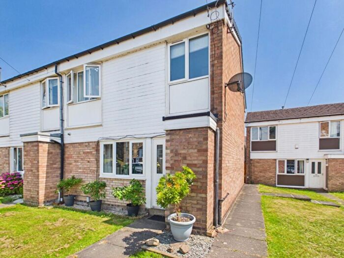 3 Bedroom Town House For Sale In Leonard Street, Bingley, BD16