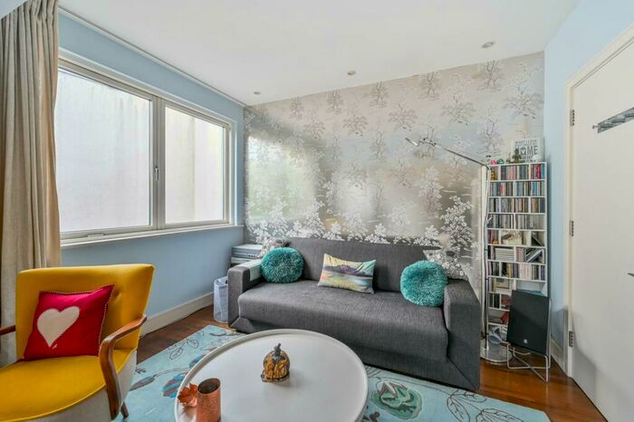 2 Bedroom Flat To Rent In Crouch End Hill, Crouch End, London, N8