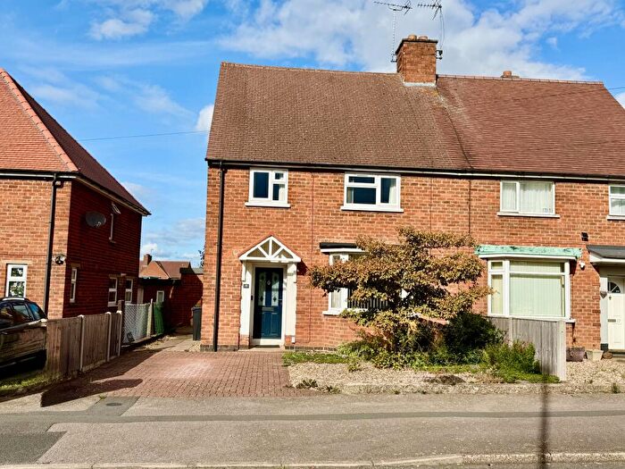 3 Bedroom Semi-Detached House For Sale In West Avenue, Wigston, Leicestershire, LE18