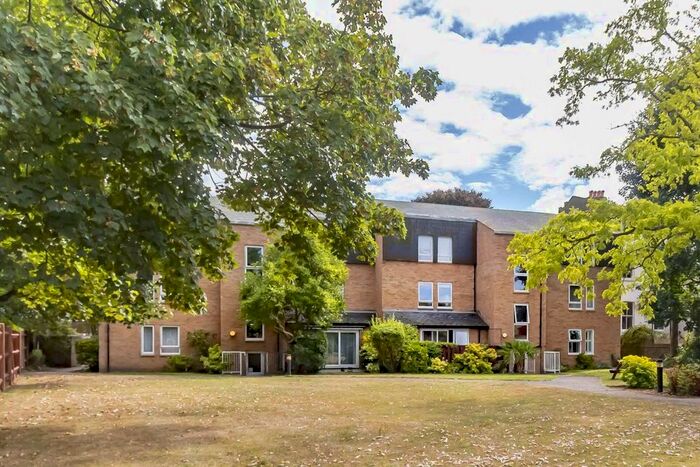 1 Bedroom Flat To Rent In Twickenham Road, Teddington, TW11